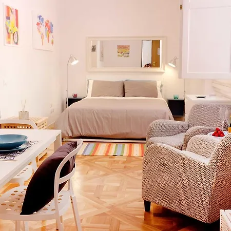 Navona Holidays House